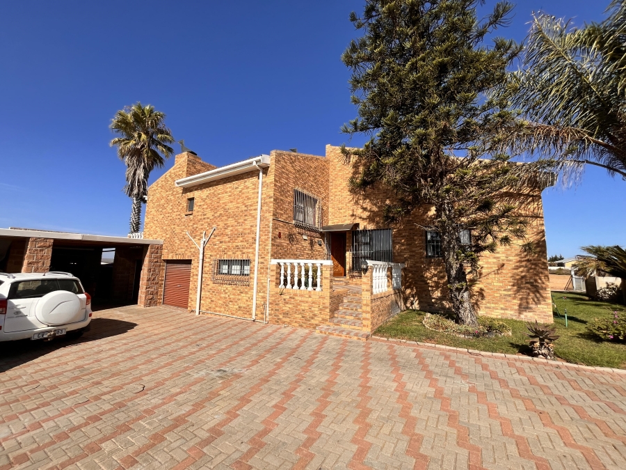 5 Bedroom Property for Sale in Lamberts Bay Western Cape